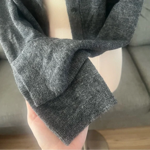 NWT Heather Charcoal Softspoke Wilfred Aritzia Cardigan - Picture 8 of 13